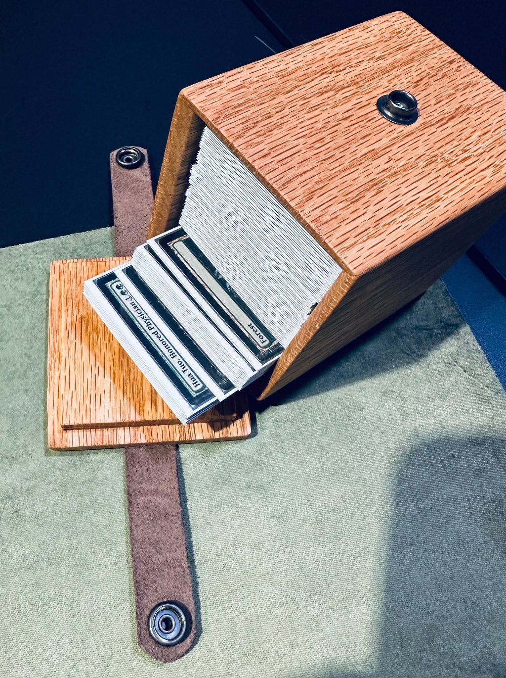 Deckbox - Red Oak